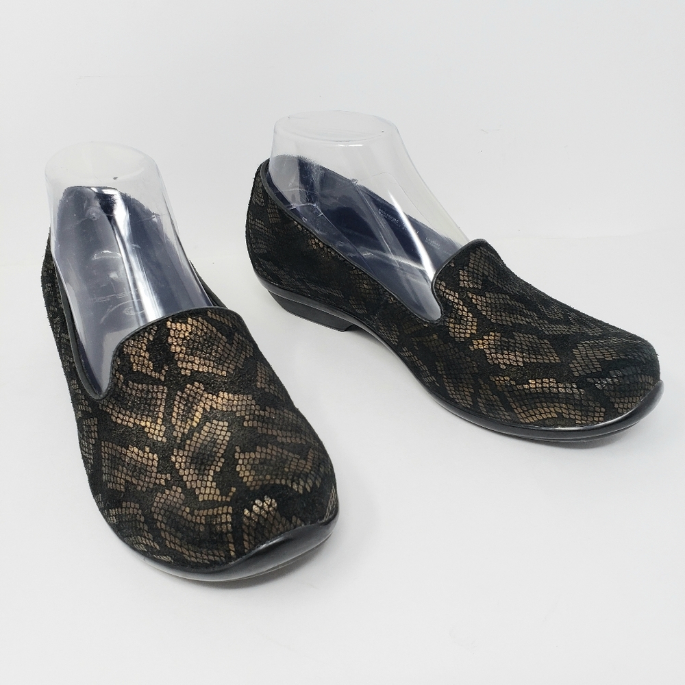 Dansko Olivia Clogs Slip on Comfort Shoes Womens
